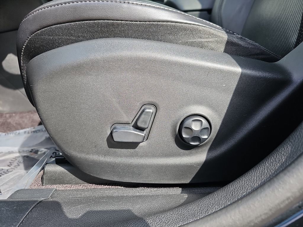 Used 2019 Jeep Cherokee Limited w/ Luxury Group image 27