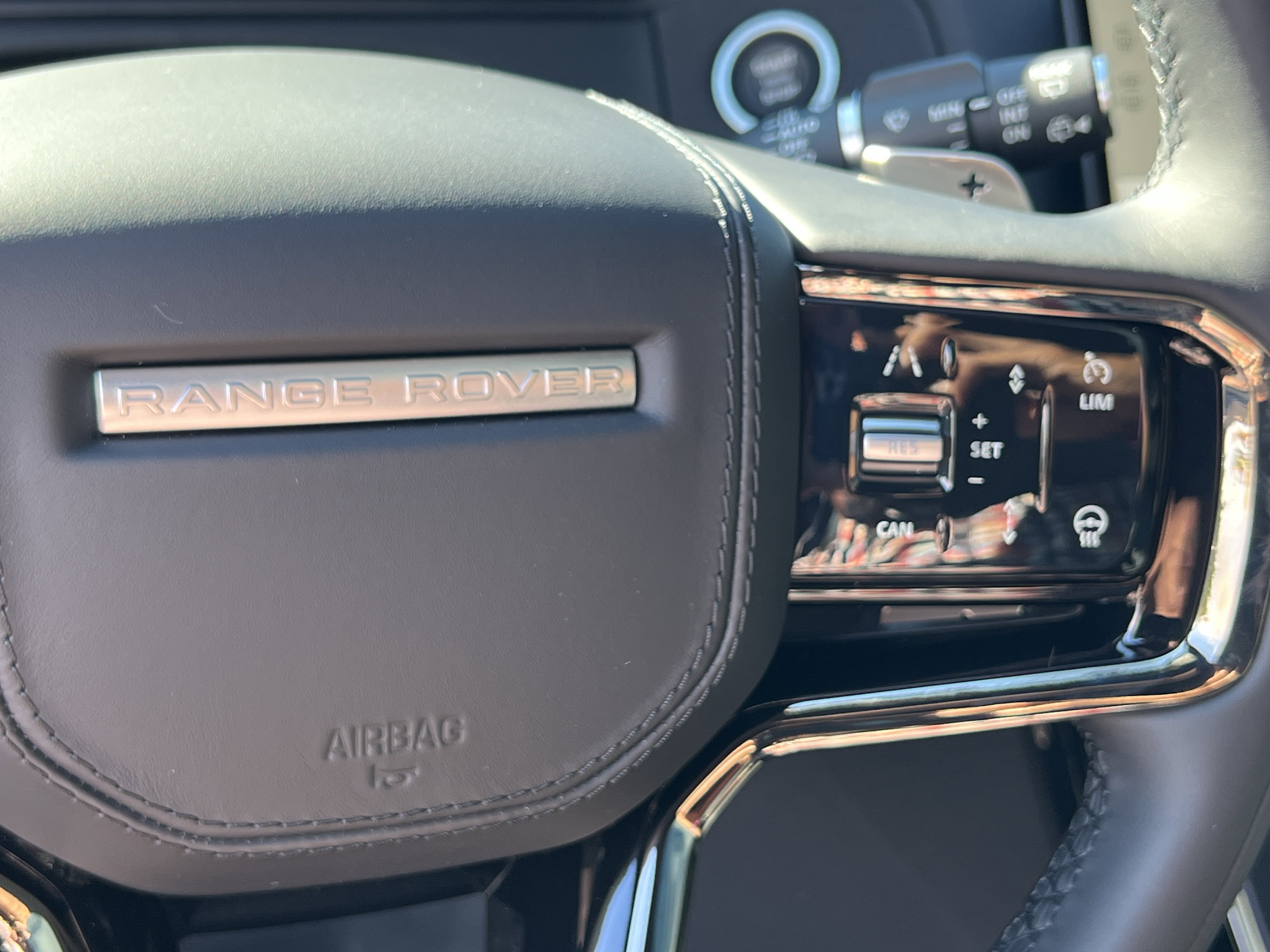 New 2026 Land Rover Range Rover Velar Dynamic SE AWD/4WD image 27