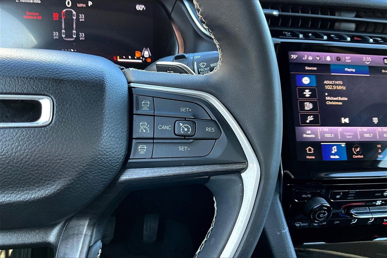 Used 2023 Jeep Grand Cherokee L Limited w/ Black Appearance Package image 30