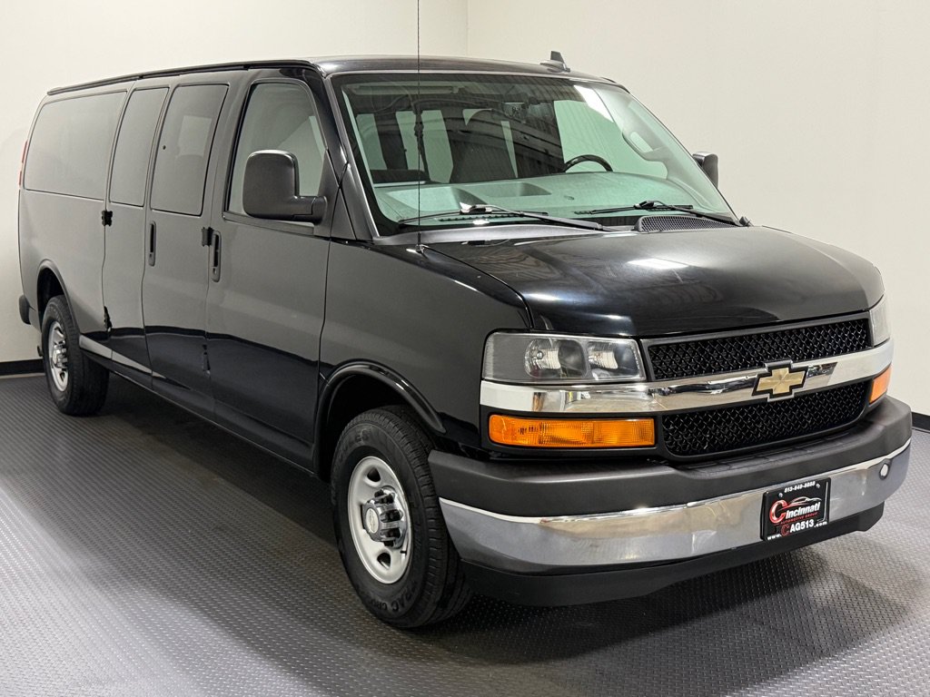 Used 2017 Chevrolet Express 3500 LT w/ LT Preferred Equipment Group RWD image 4