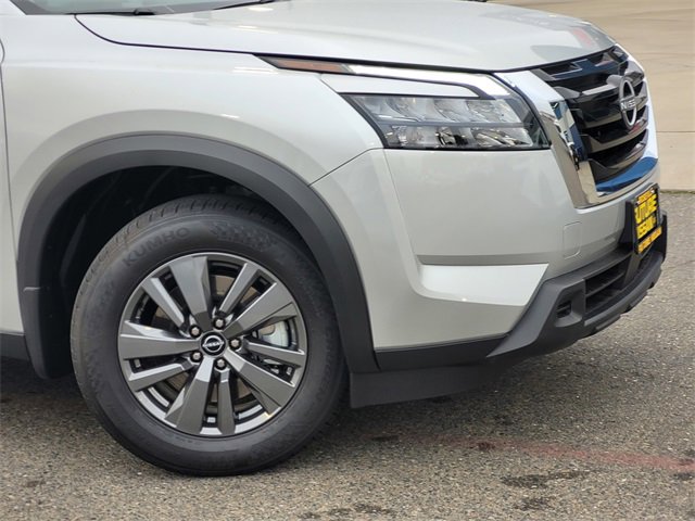 New 2025 Nissan Pathfinder SV w/ SV Premium Package image 3
