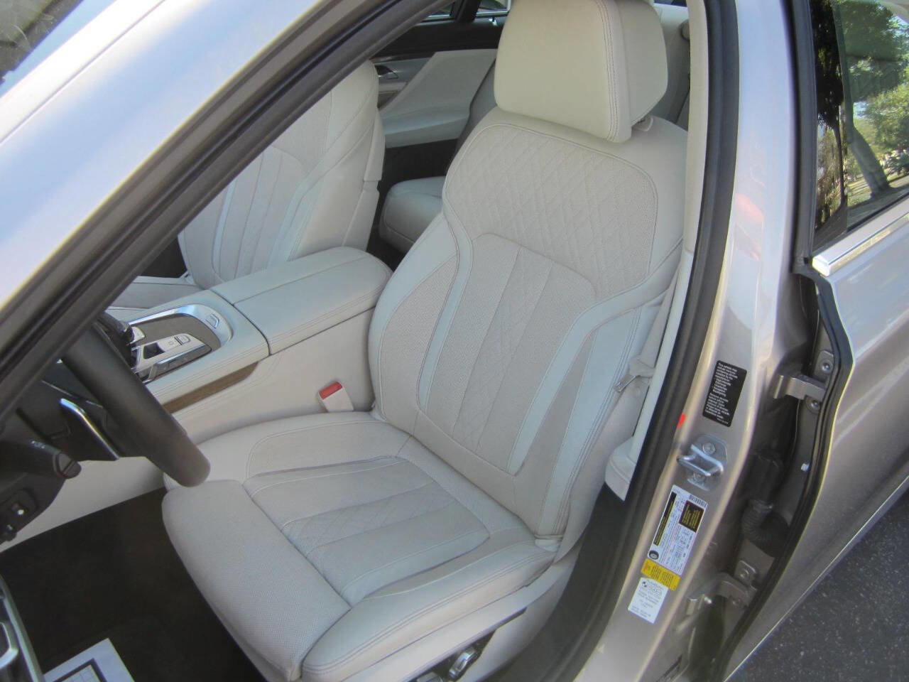 Used 2016 BMW 750i image 25