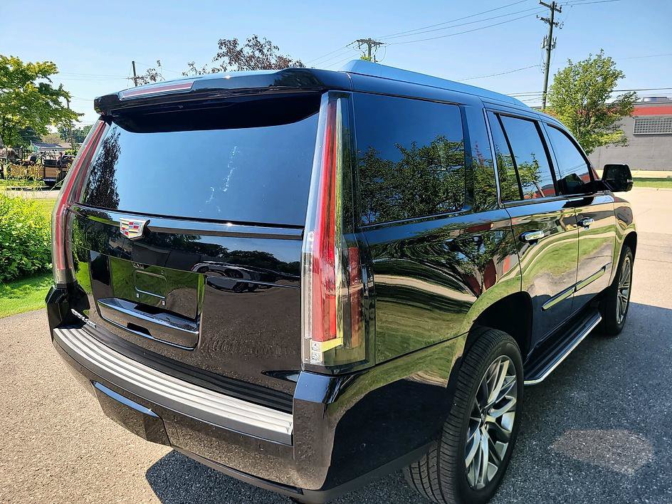 Used 2020 Cadillac Escalade Luxury w/ Escalade Sport Edition AWD/4WD image 15