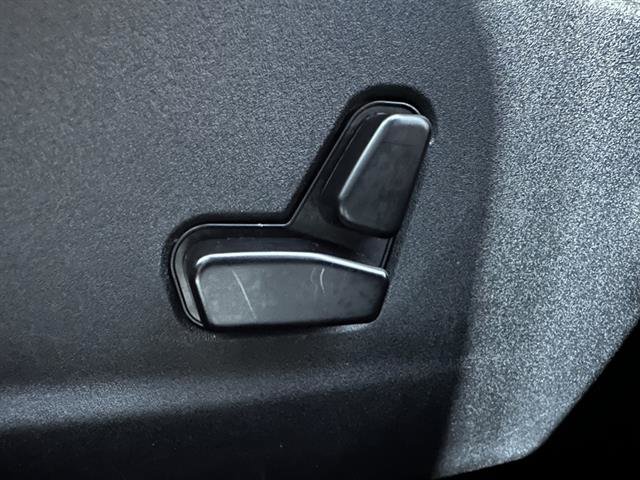 Used 2019 Chrysler 300 Touring L w/ Quick Order Package 22F image 28