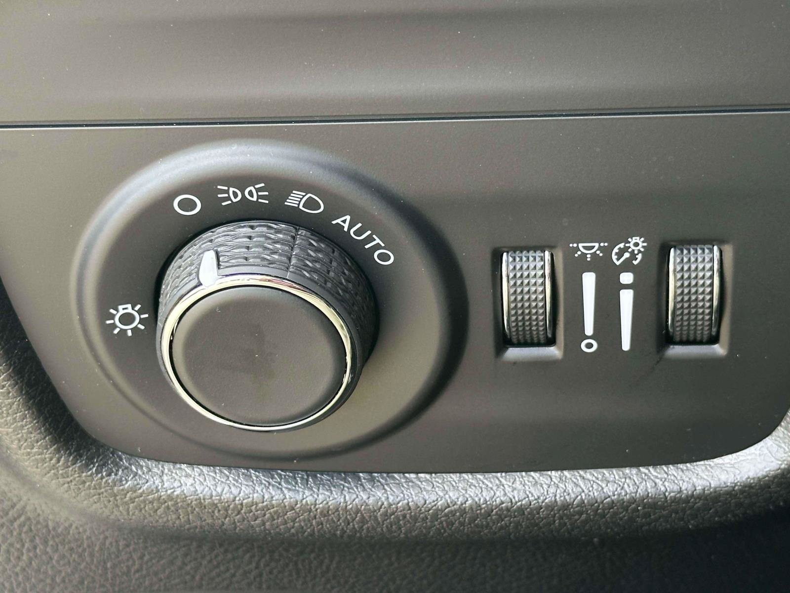 Used 2024 Jeep Grand Cherokee L Altitude AWD/4WD image 19