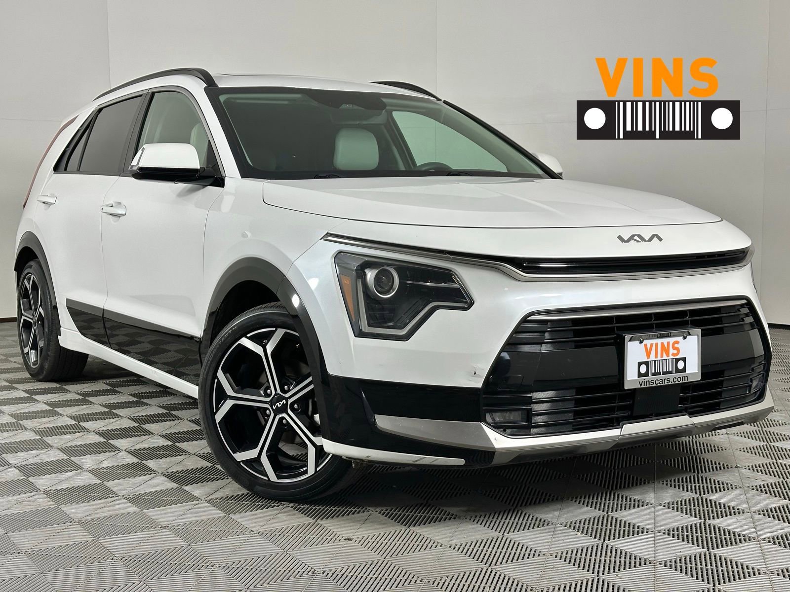 Used 2023 Kia Niro EX Touring image 1