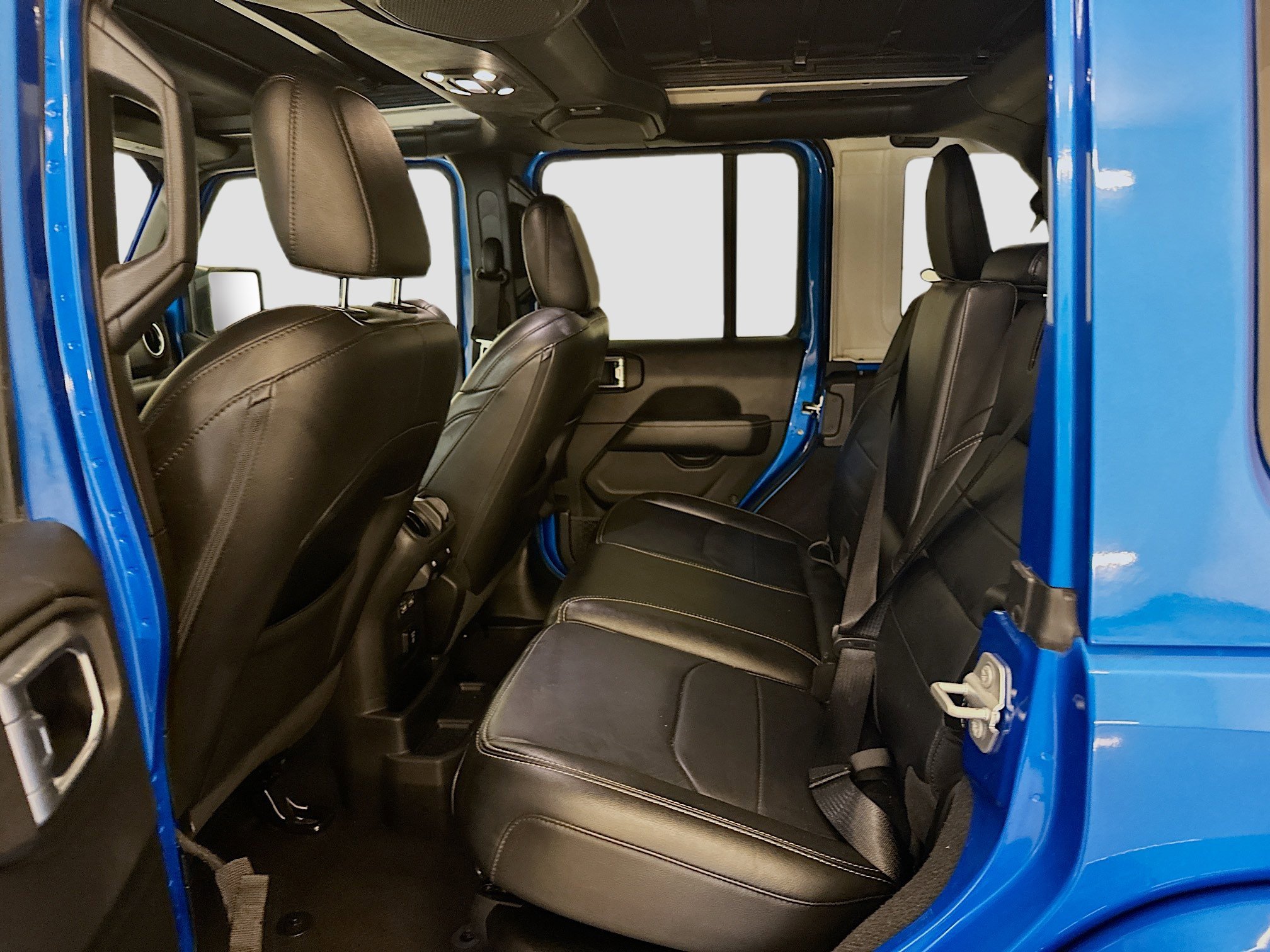 Used 2023 Jeep Wrangler Sahara image 29