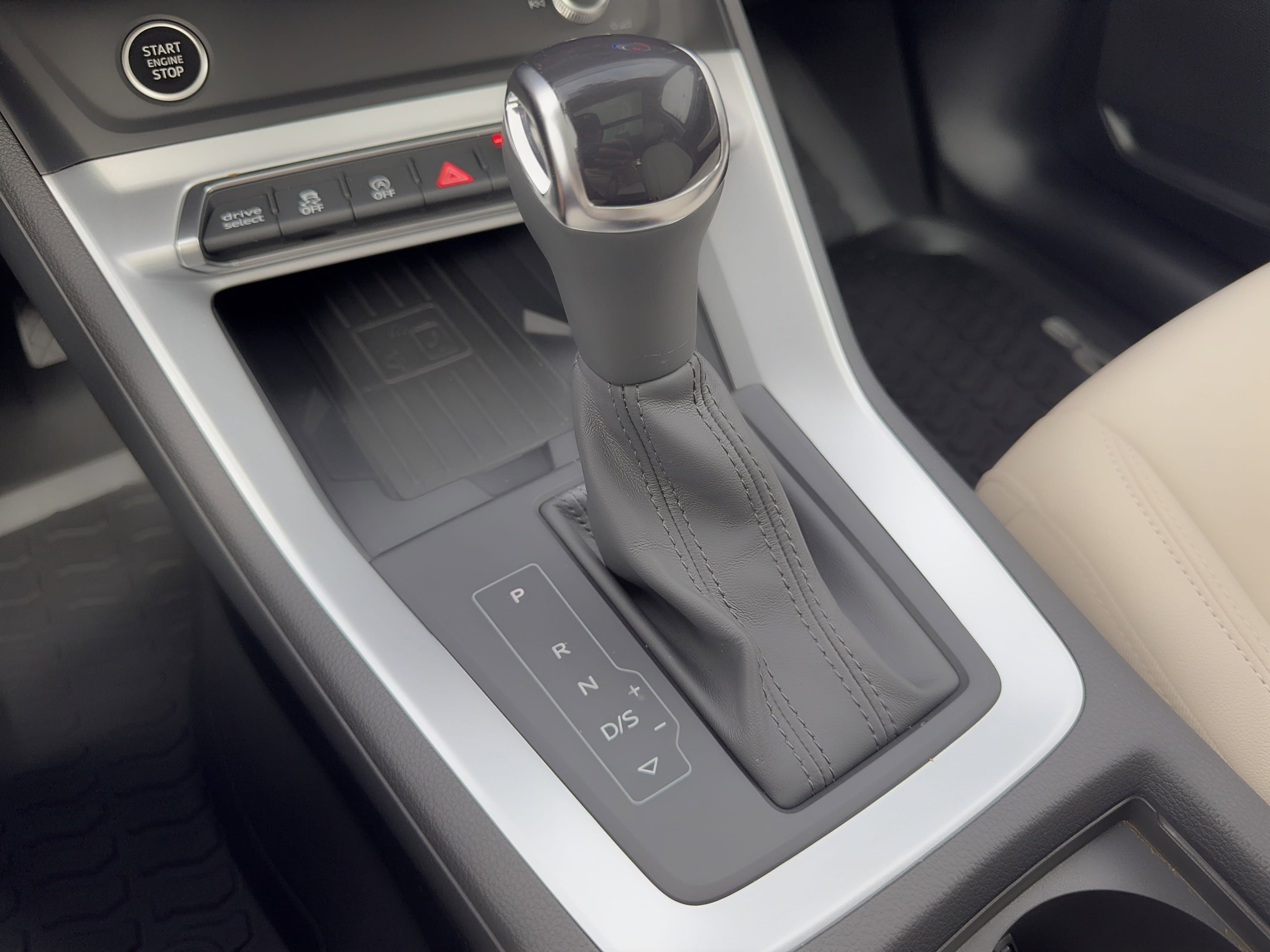 Used 2025 Audi Q3 2.0T Premium w/ Convenience Package AWD/4WD image 25