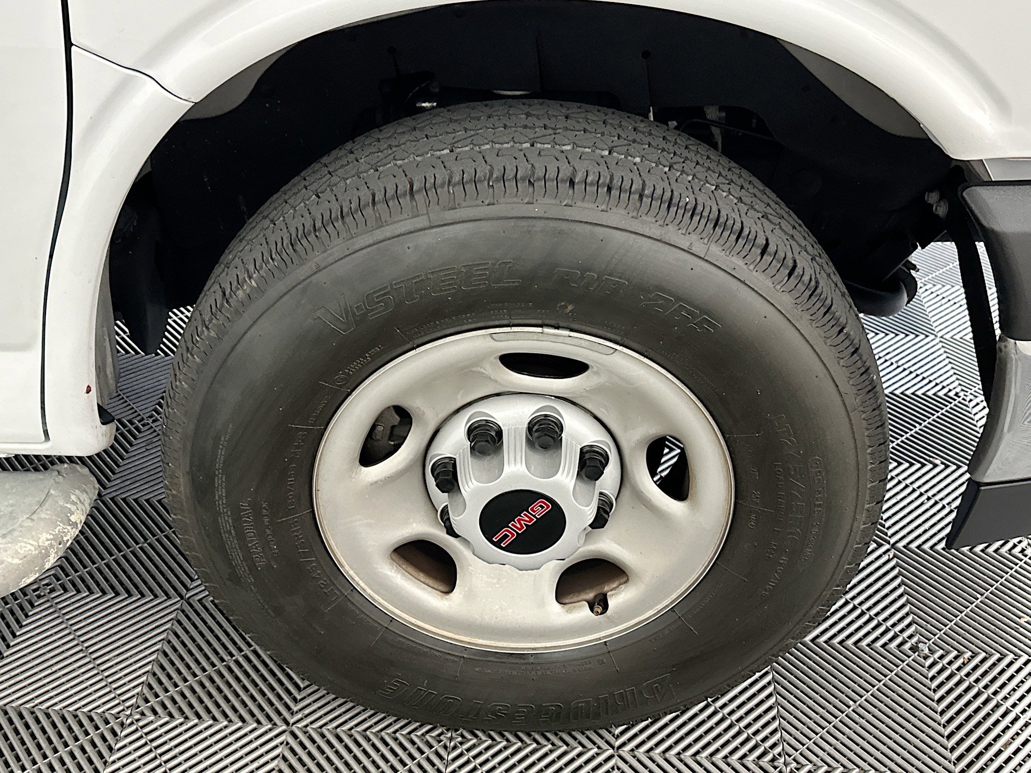 Used 2024 GMC Savana 2500 w/ Driver Convenience Package image 11