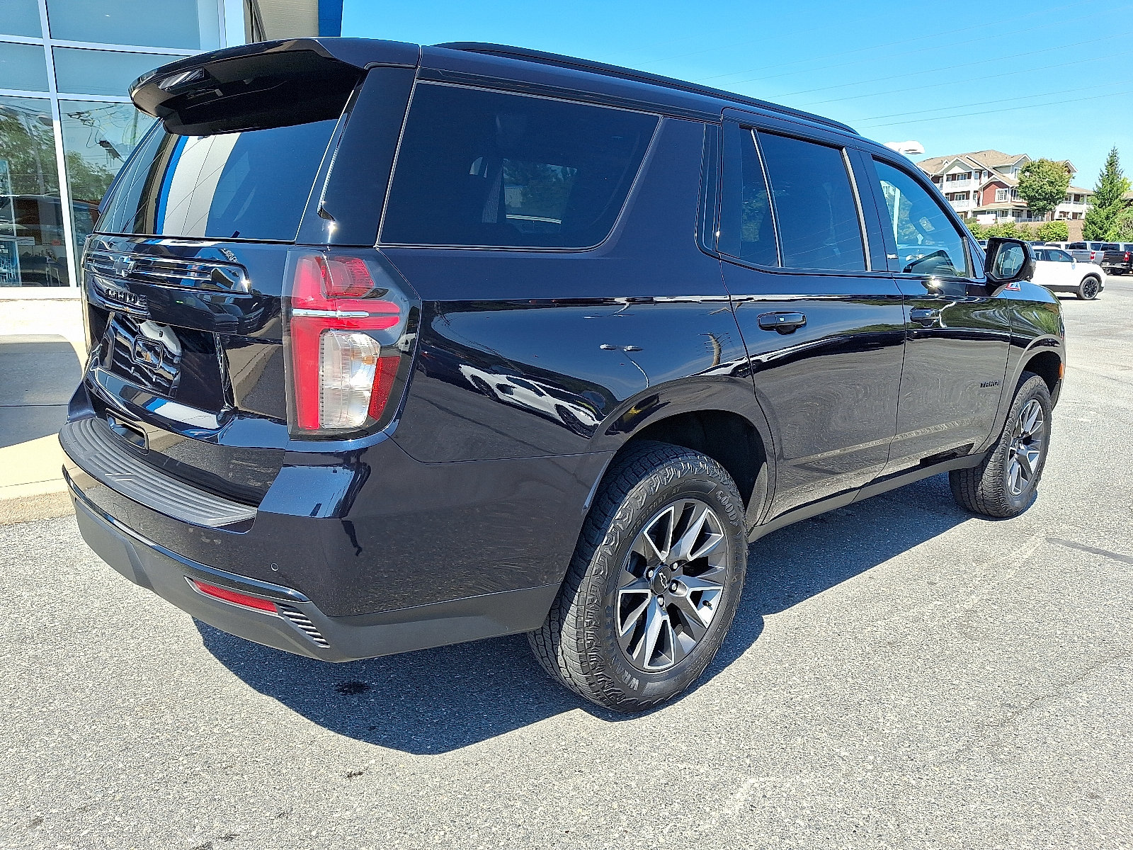 Certified 2023 Chevrolet Tahoe Z71 w/ Luxury Package AWD/4WD image 7