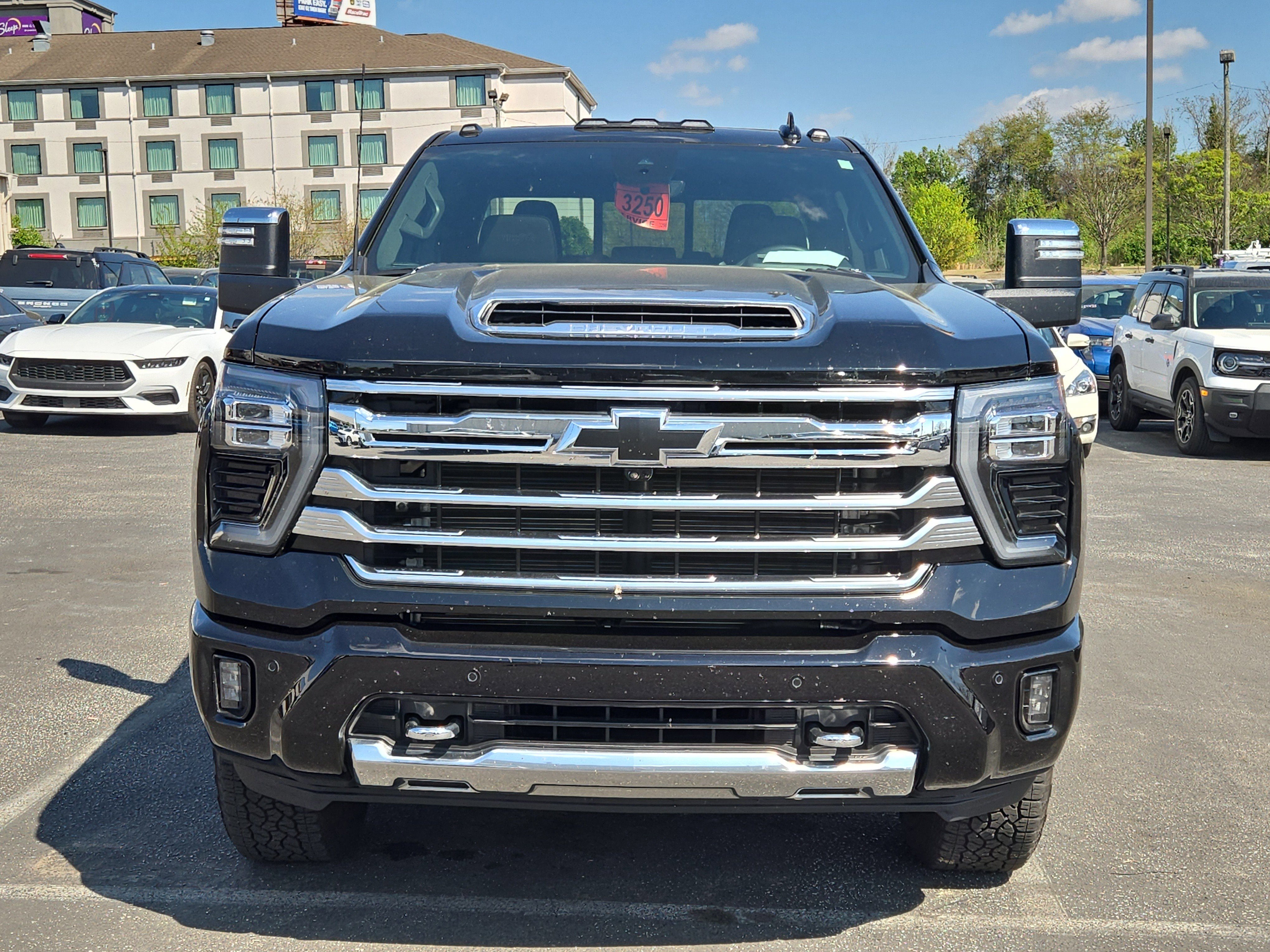 Used 2025 Chevrolet Silverado 2500 High Country w/ Technology Package image 2