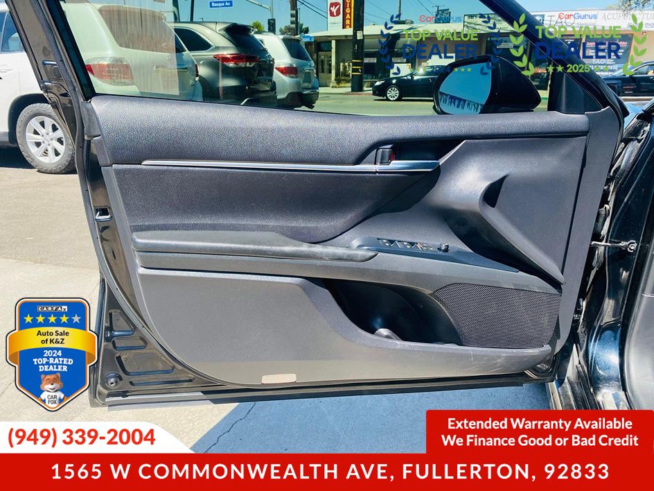 Used 2020 Toyota Camry SE image 16