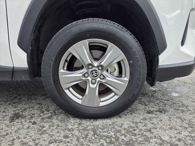 Used 2025 Toyota RAV4 LE AWD/4WD image 9