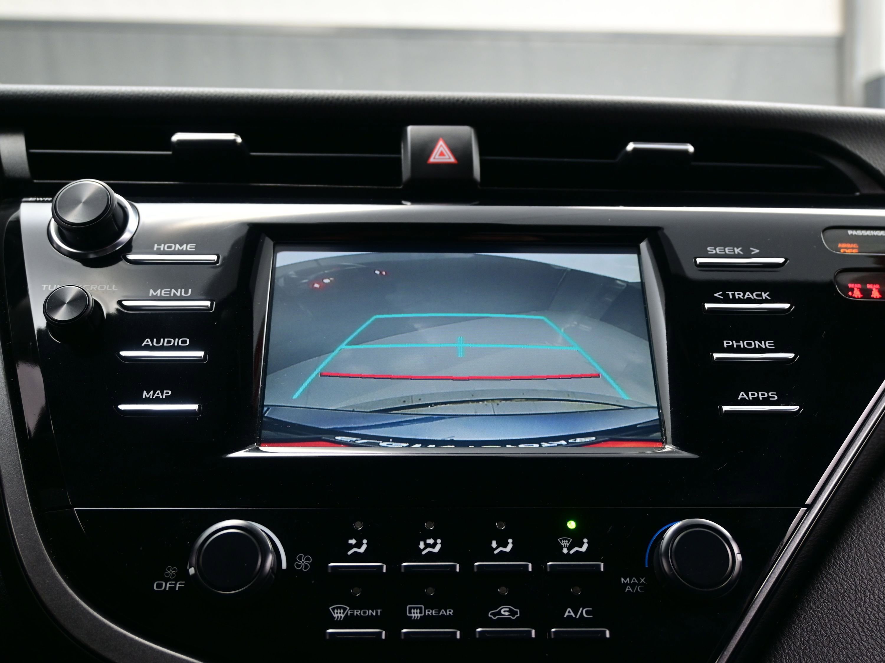 Used 2019 Toyota Camry LE image 18