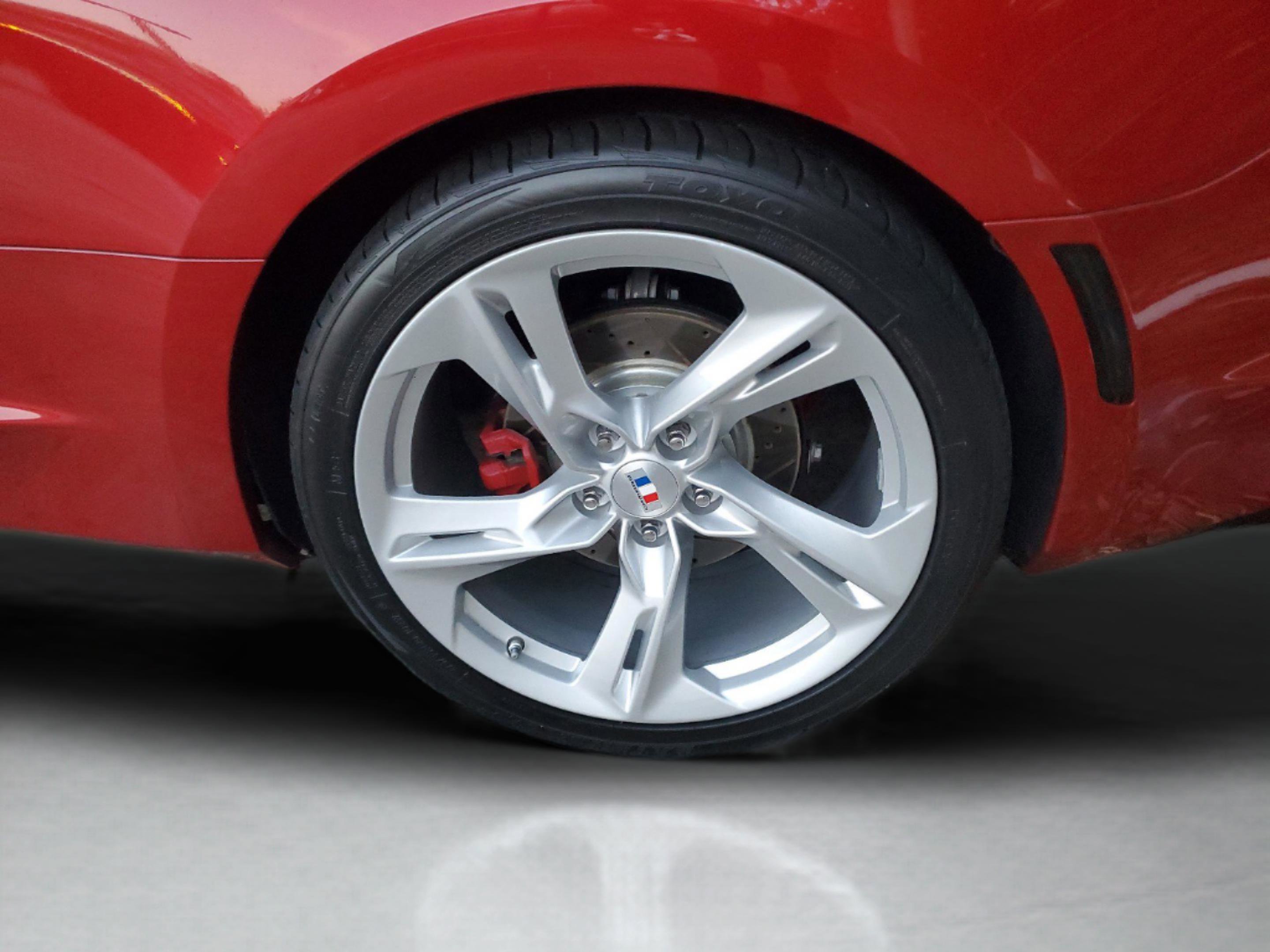 Used 2019 Chevrolet Camaro LT w/ Technology Package image 5