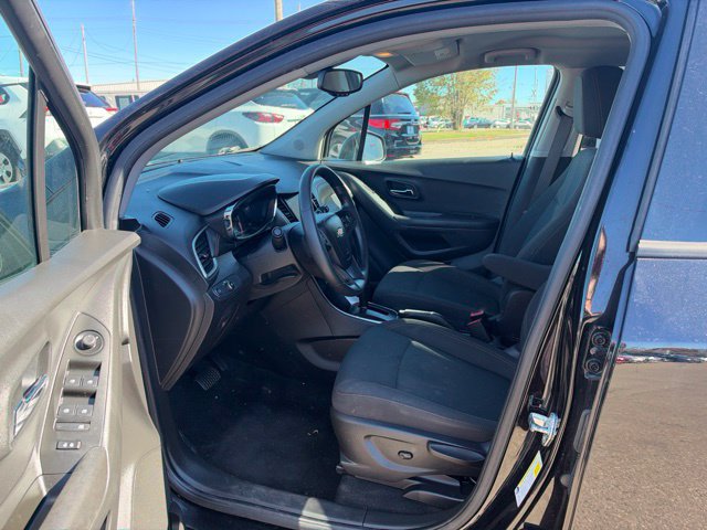 Used 2021 Chevrolet Trax LS w/ Tint and Cruise Package AWD/4WD image 9