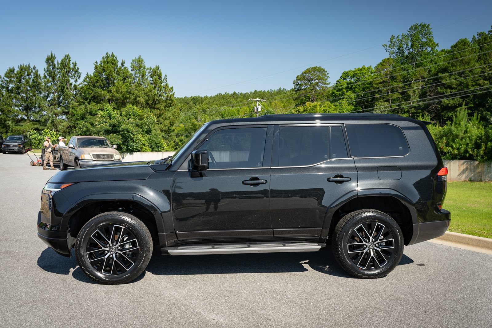 Used 2024 Lexus GX 550 w/ Accessory Package (2T) AWD/4WD image 12