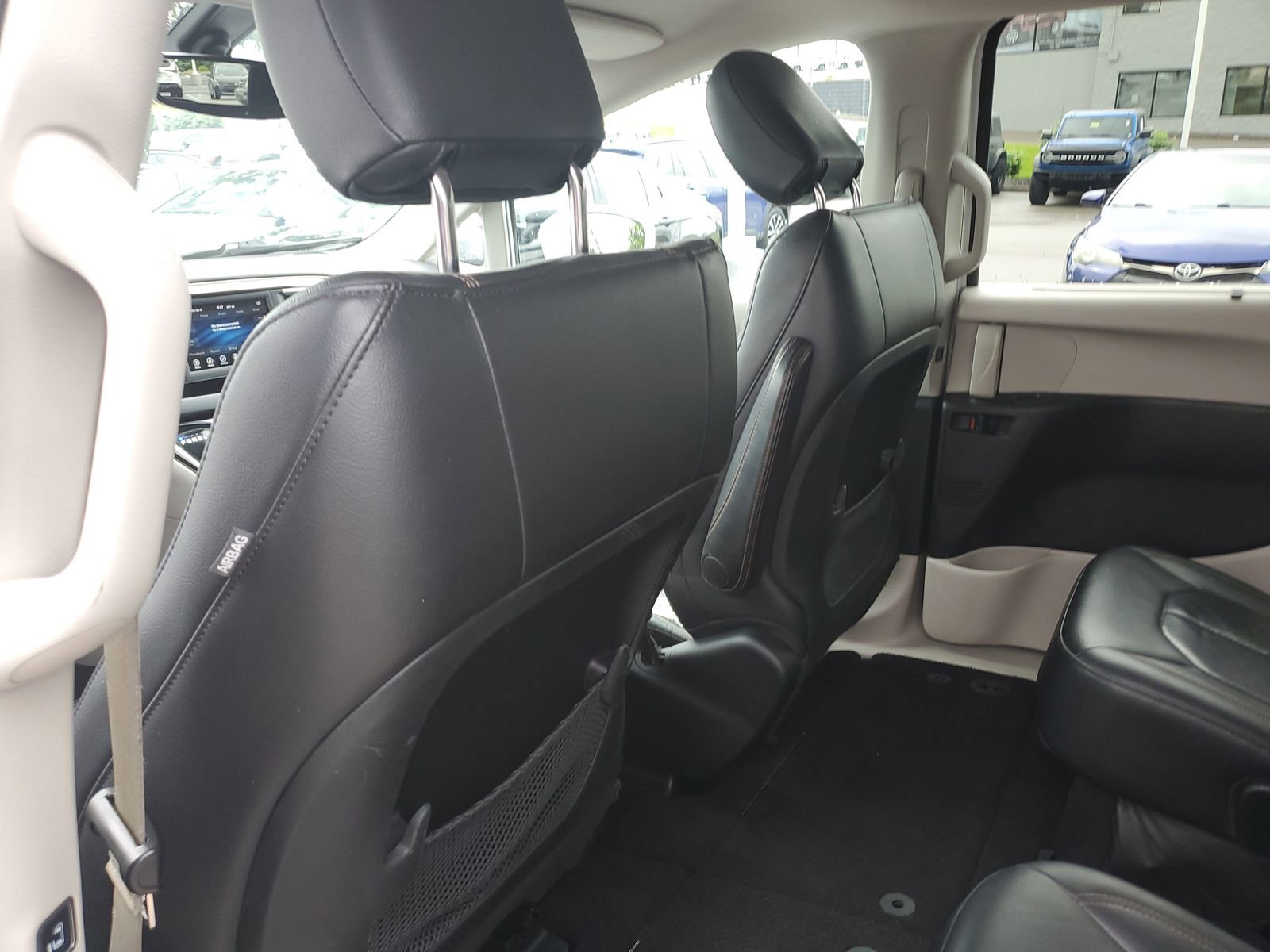 Used 2019 Chrysler Pacifica Touring-L FWD image 13