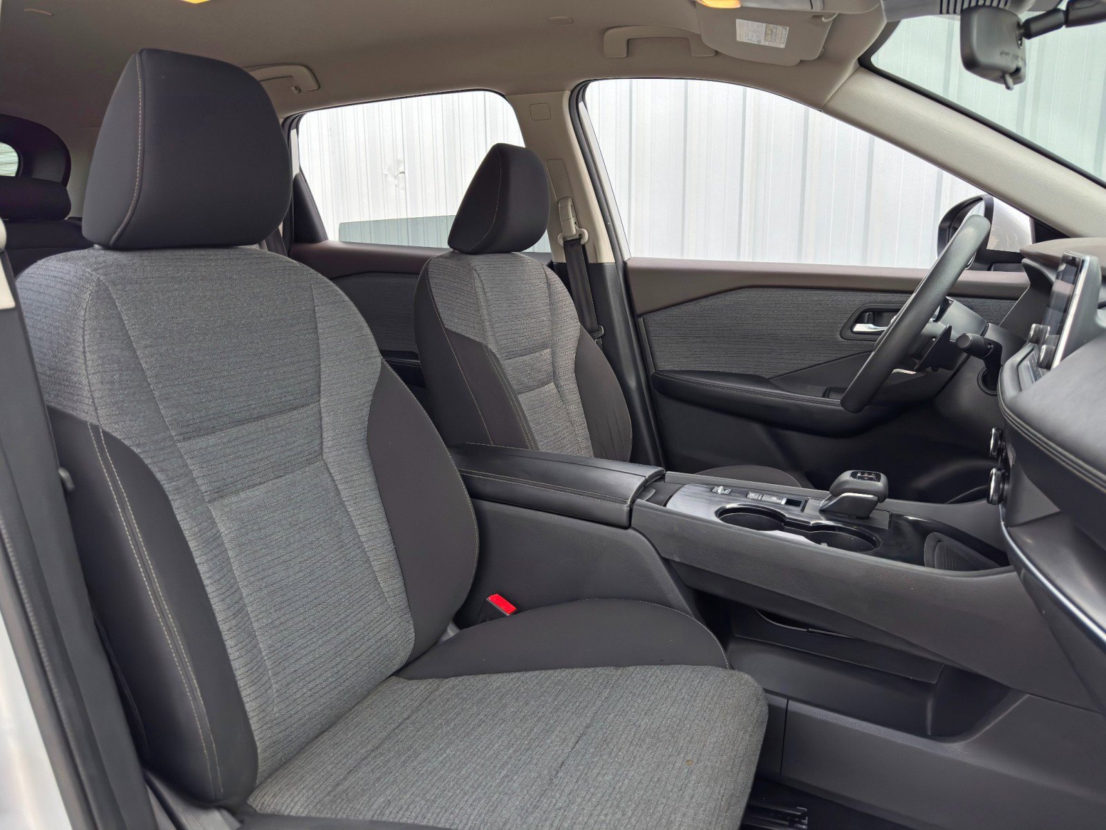 Used 2023 Nissan Rogue SV image 33