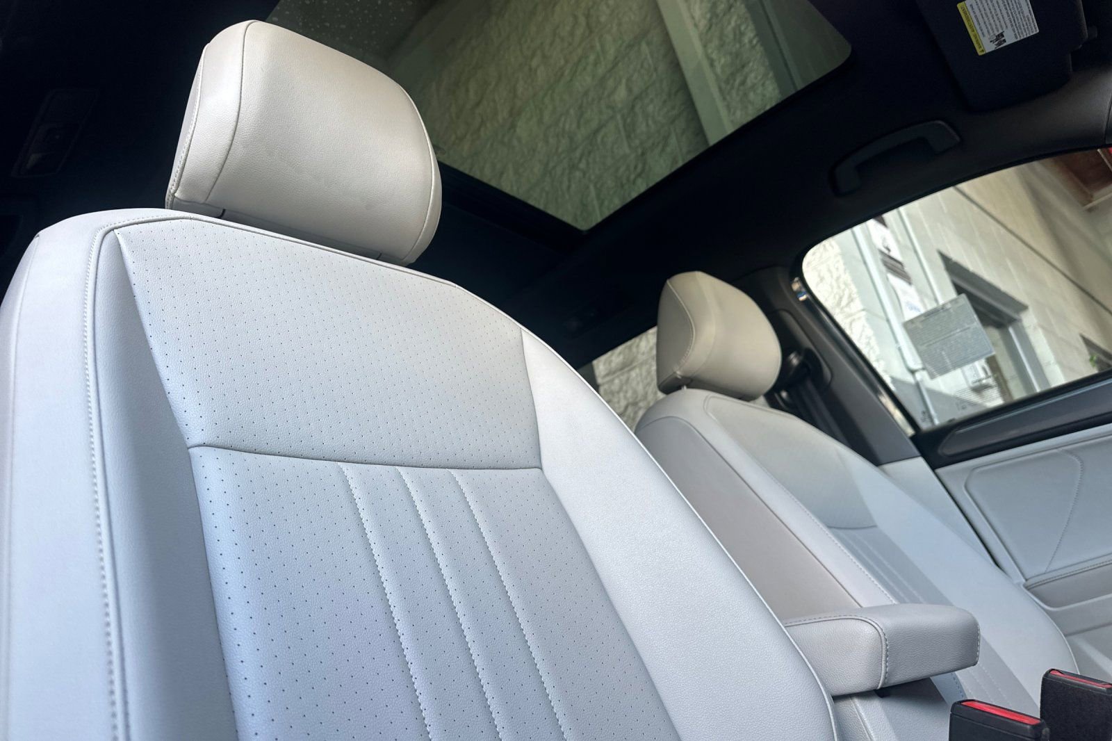Certified 2023 Volkswagen Tiguan SE R-Line FWD image 18