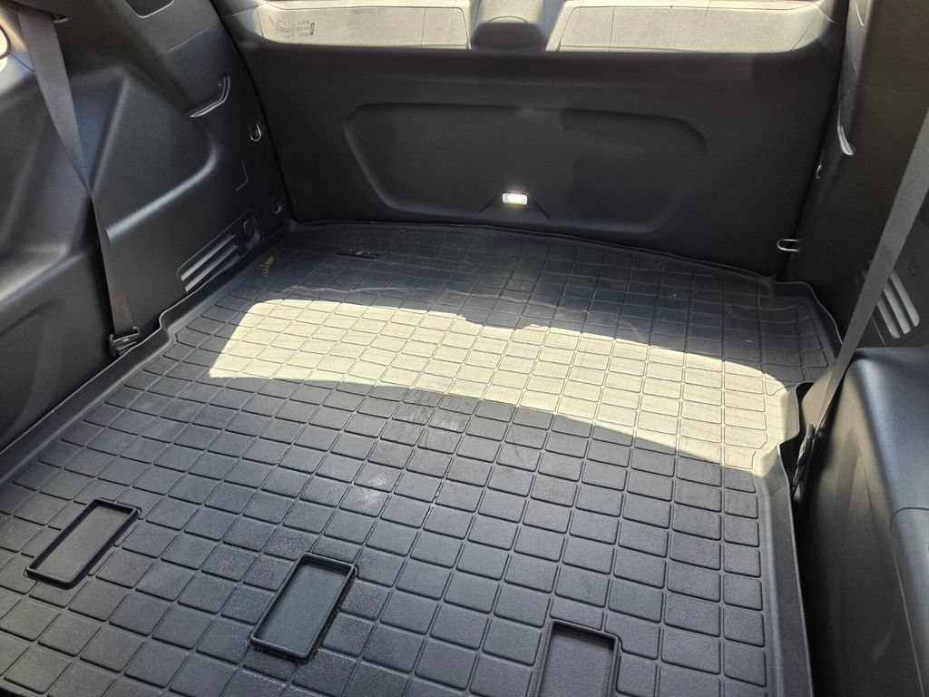 Used 2020 Chevrolet Traverse Premier w/ Redline Edition FWD image 9