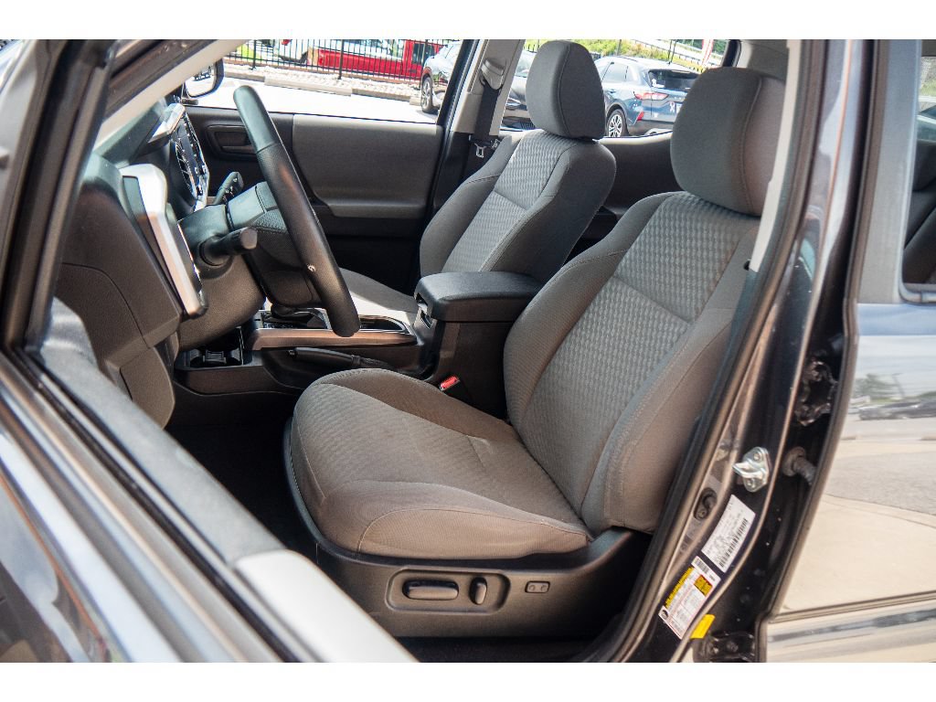 Used 2021 Toyota Tacoma SR5 AWD/4WD image 11