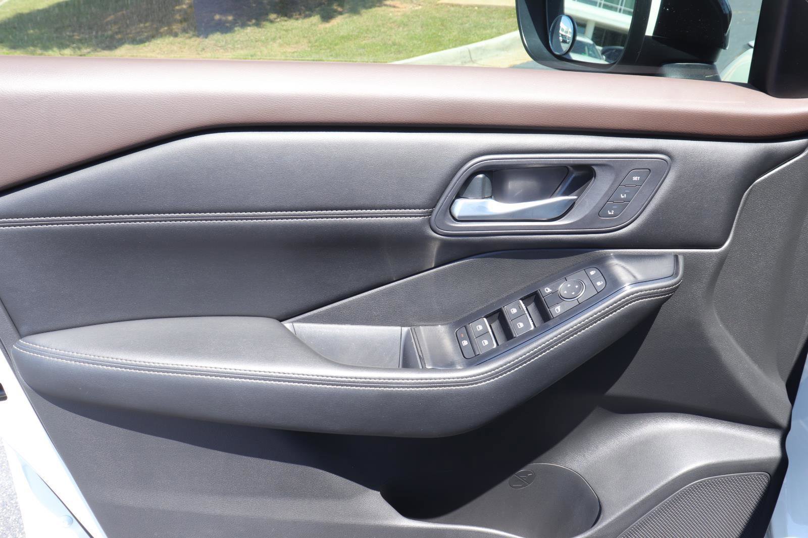 Used 2023 Nissan Rogue SL w/ SL Premium Package image 24