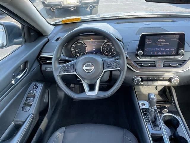 Used 2024 Nissan Altima 2.5 SV image 9