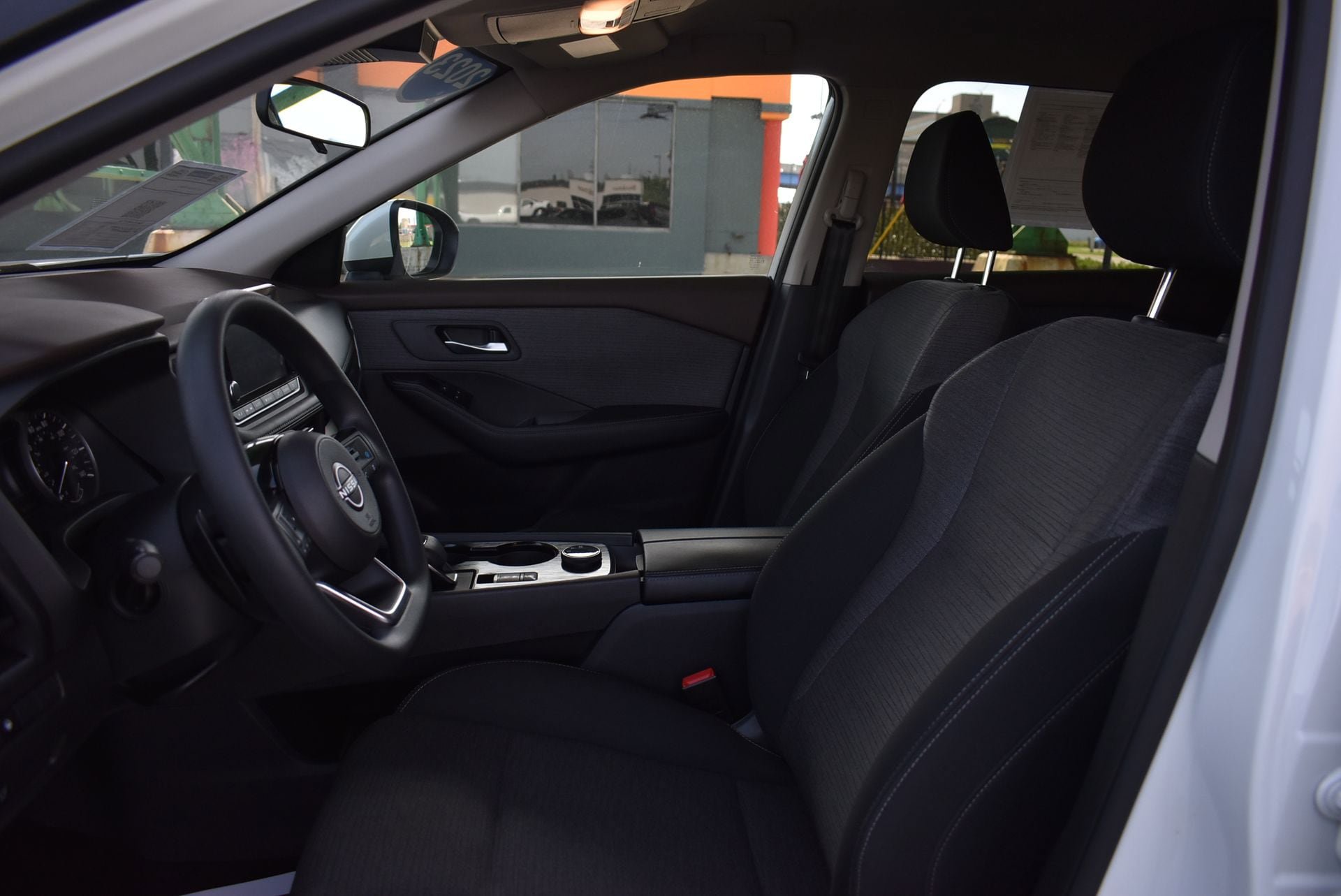 Used 2023 Nissan Rogue SV AWD/4WD image 15