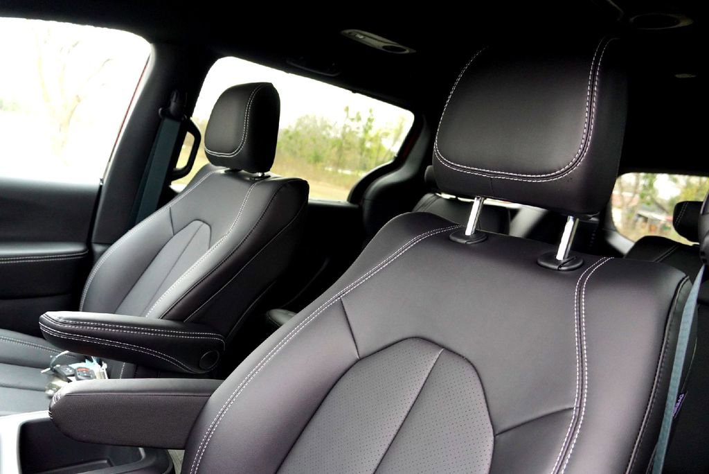 New 2026 Chrysler Pacifica Select FWD image 11