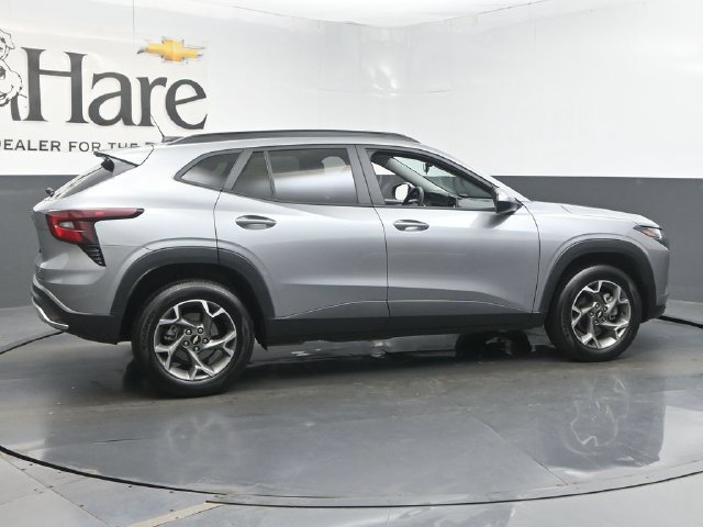 Used 2025 Chevrolet Trax LT FWD image 42
