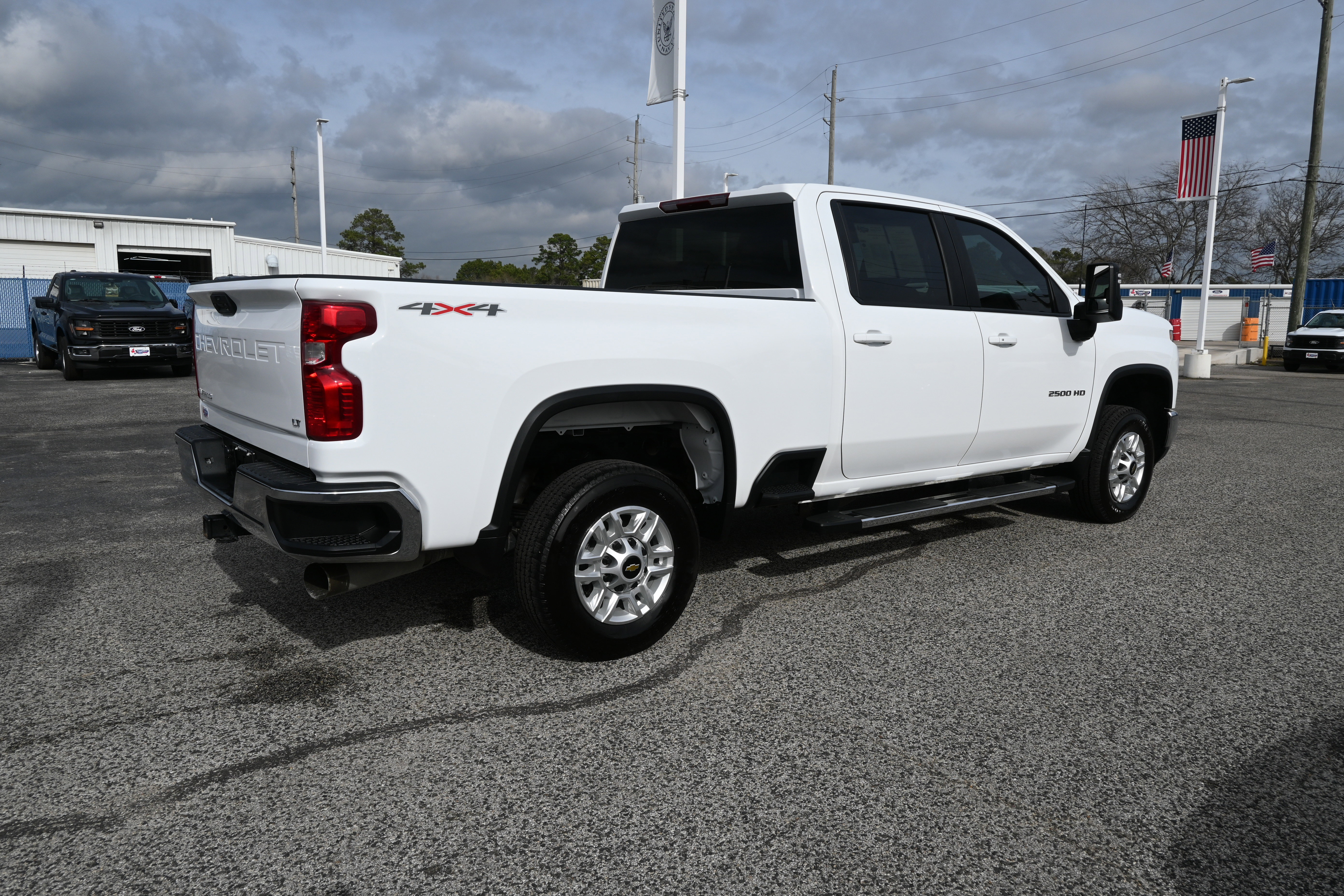 Used 2025 Chevrolet Silverado 2500 LT w/ Convenience Package image 2