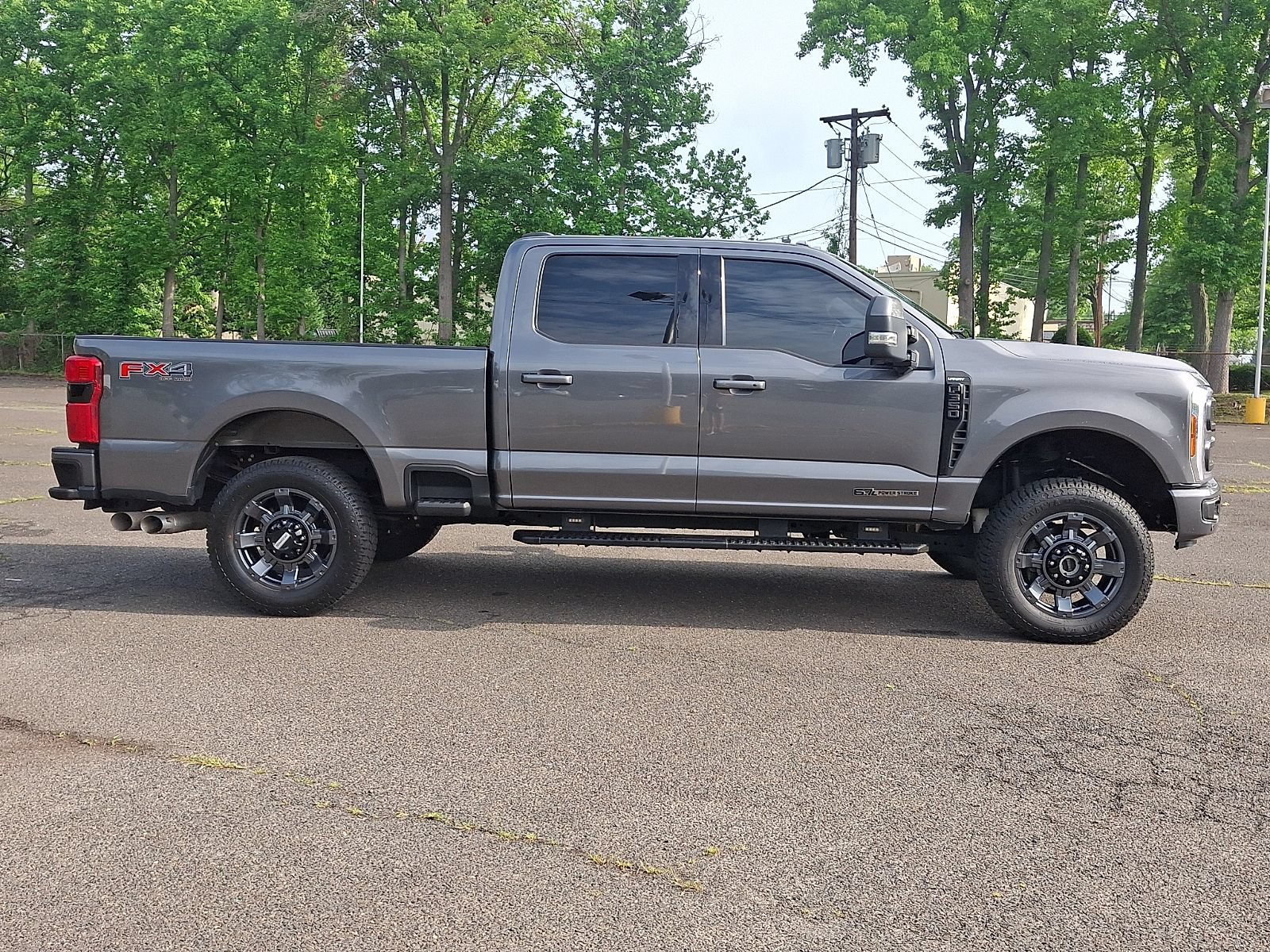 Used 2023 Ford F350 Lariat w/ Lariat Ultimate Package AWD/4WD image 8