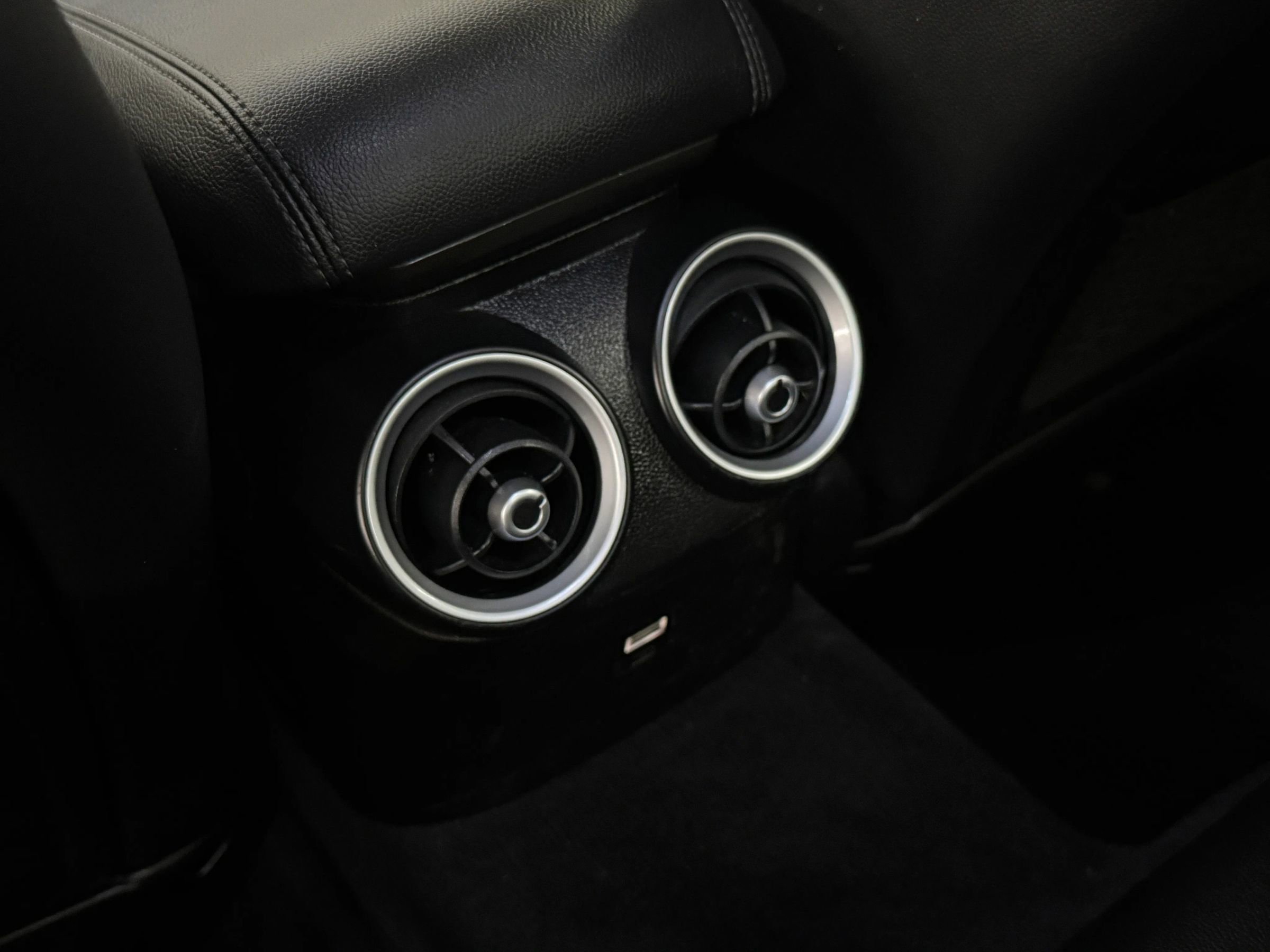 Used 2017 Alfa Romeo Giulia image 31