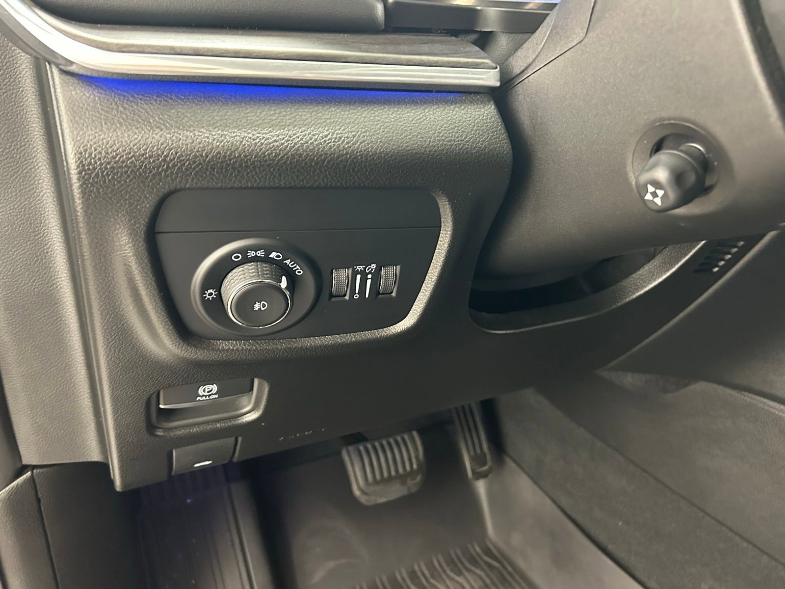 Used 2024 Jeep Grand Cherokee Overland w/ Adv Protech Group III image 29