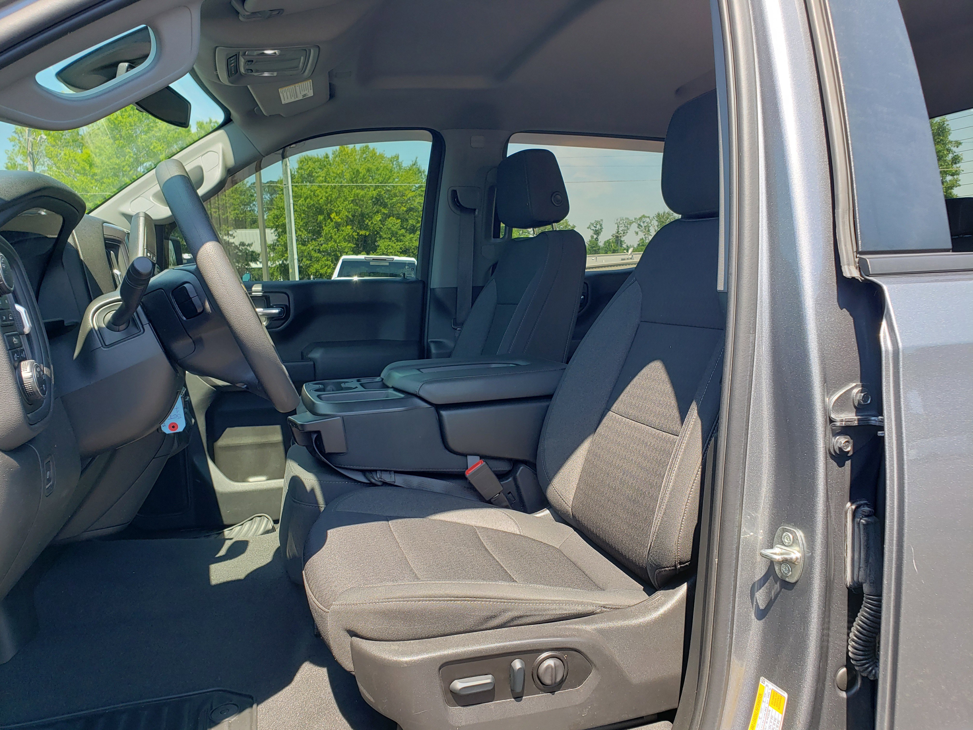 Used 2022 Chevrolet Silverado 1500 Custom w/ Safety Confidence Package AWD/4WD image 26