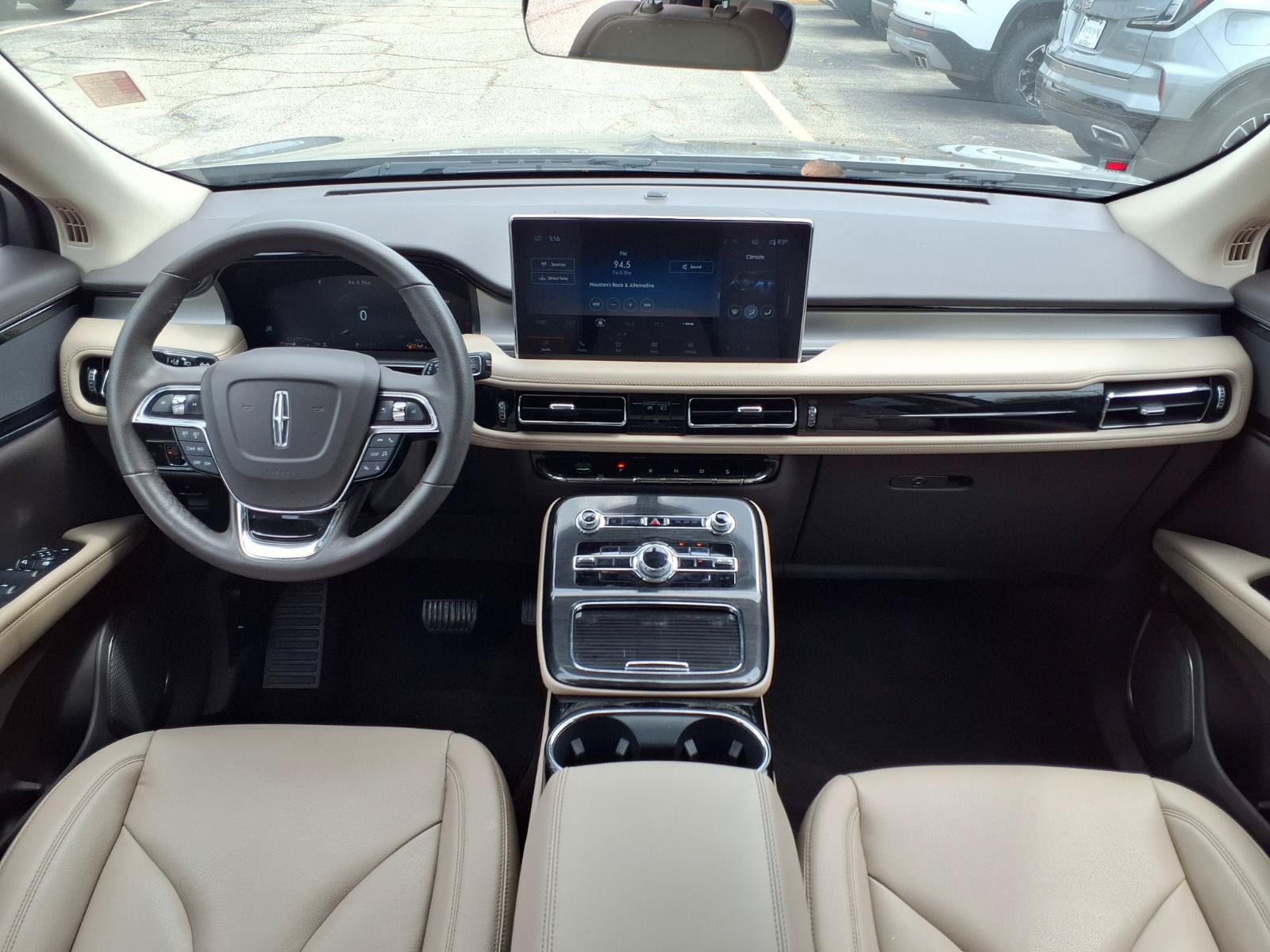 Used 2023 Lincoln Nautilus AWD image 3