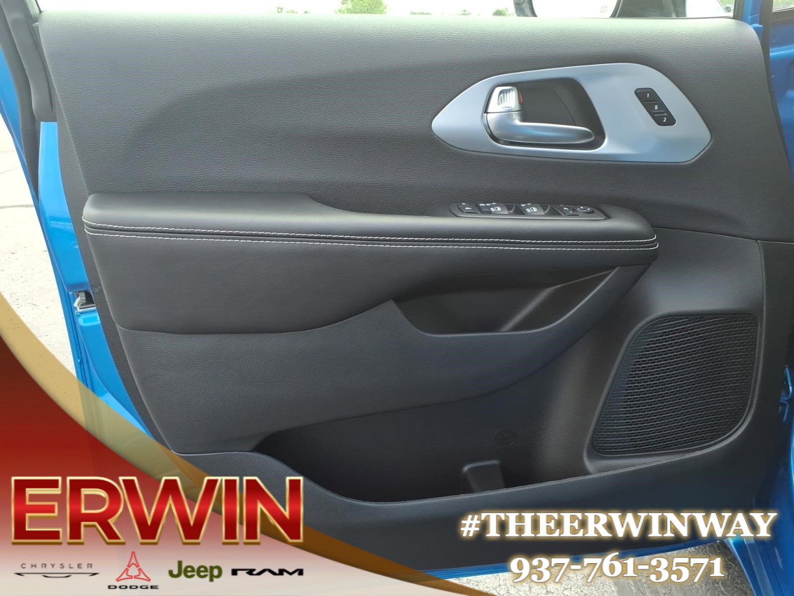 Used 2026 Chrysler Pacifica Limited w/ S Appearance Package FWD image 10