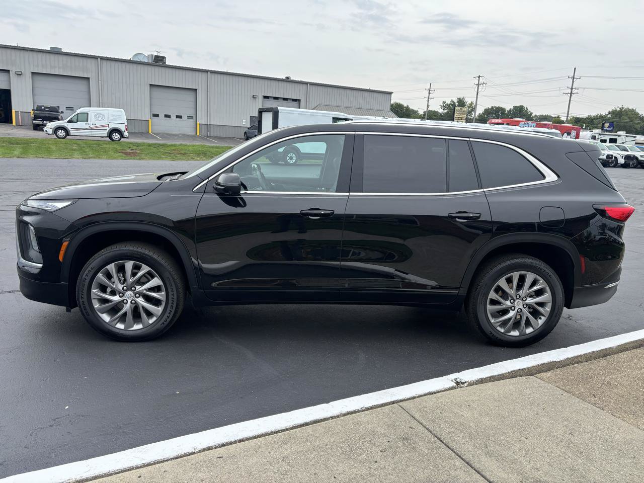 Used 2025 Buick Enclave Preferred w/ Power Package AWD/4WD image 6