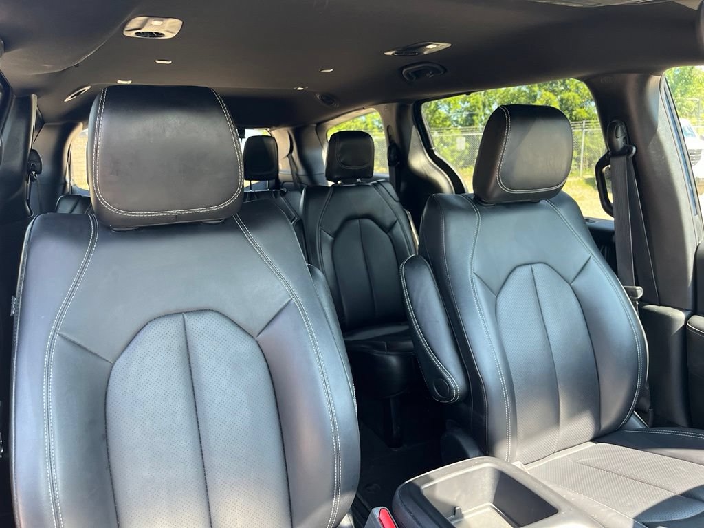 Used 2025 Chrysler Pacifica Select FWD image 41