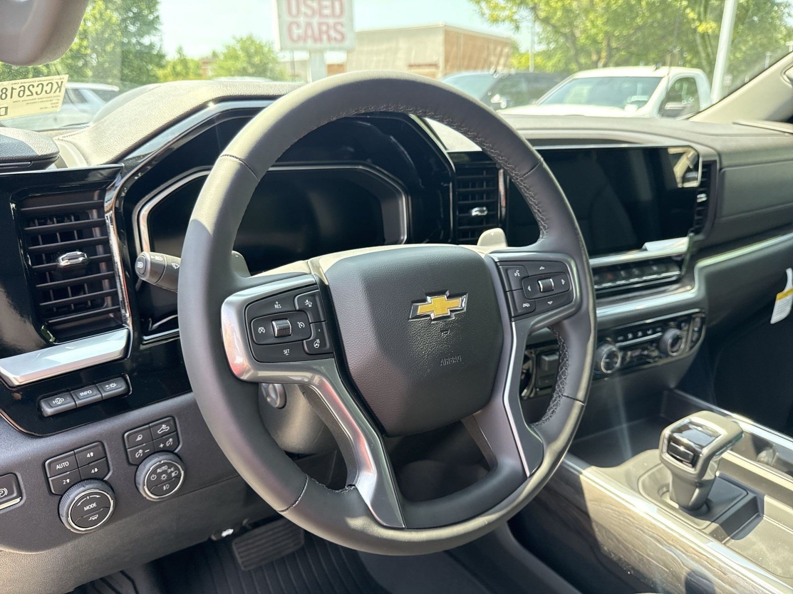 New 2026 Chevrolet Silverado 1500 LTZ w/ LTZ Premium Package AWD/4WD image 14