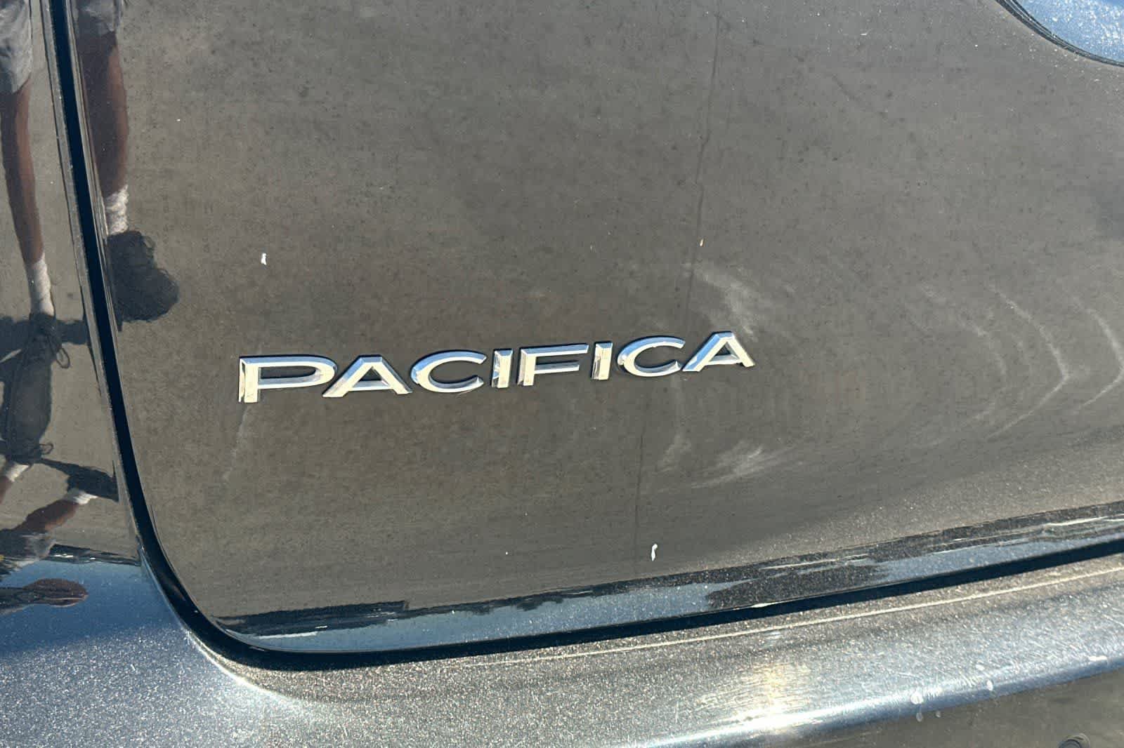 Used 2025 Chrysler Pacifica Select FWD image 13