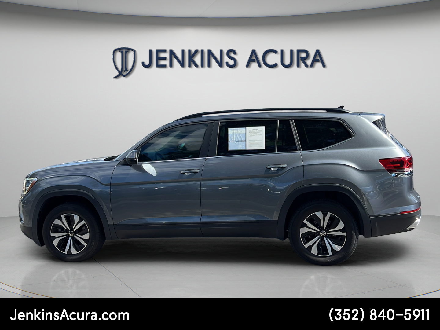 Used 2024 Volkswagen Atlas SE AWD/4WD image 6