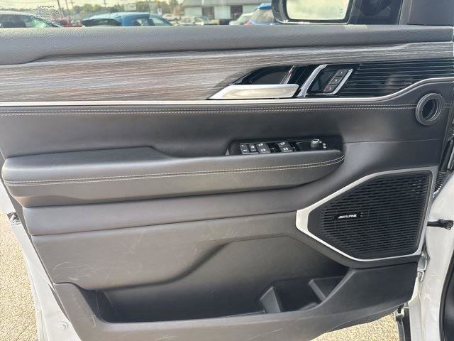 Used 2024 Jeep Wagoneer Series II w/ Flexible Seating Group image 14