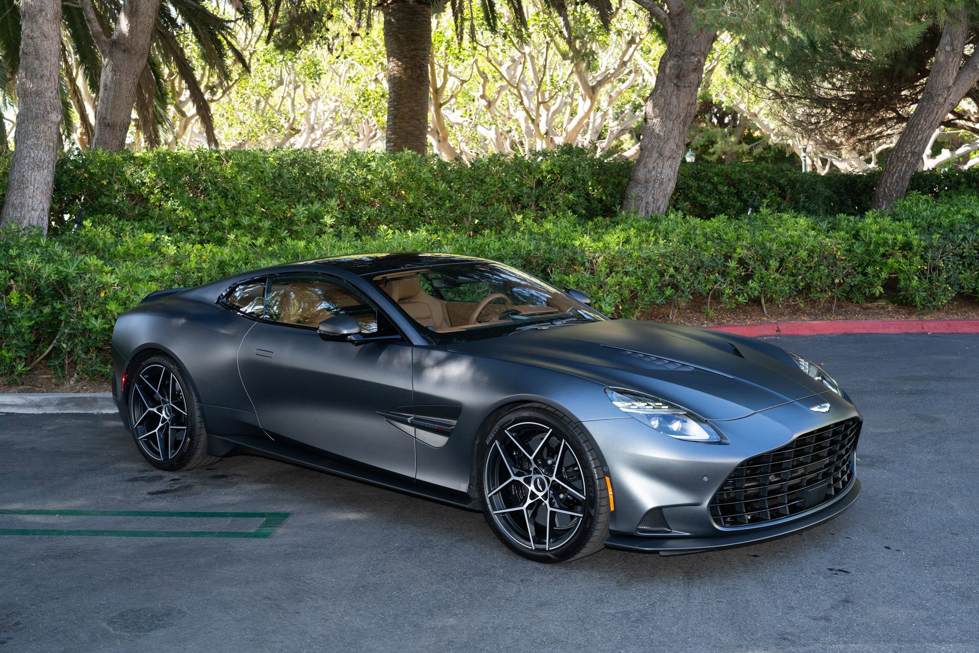 Used 2025 Aston Martin Vanquish RWD image 1