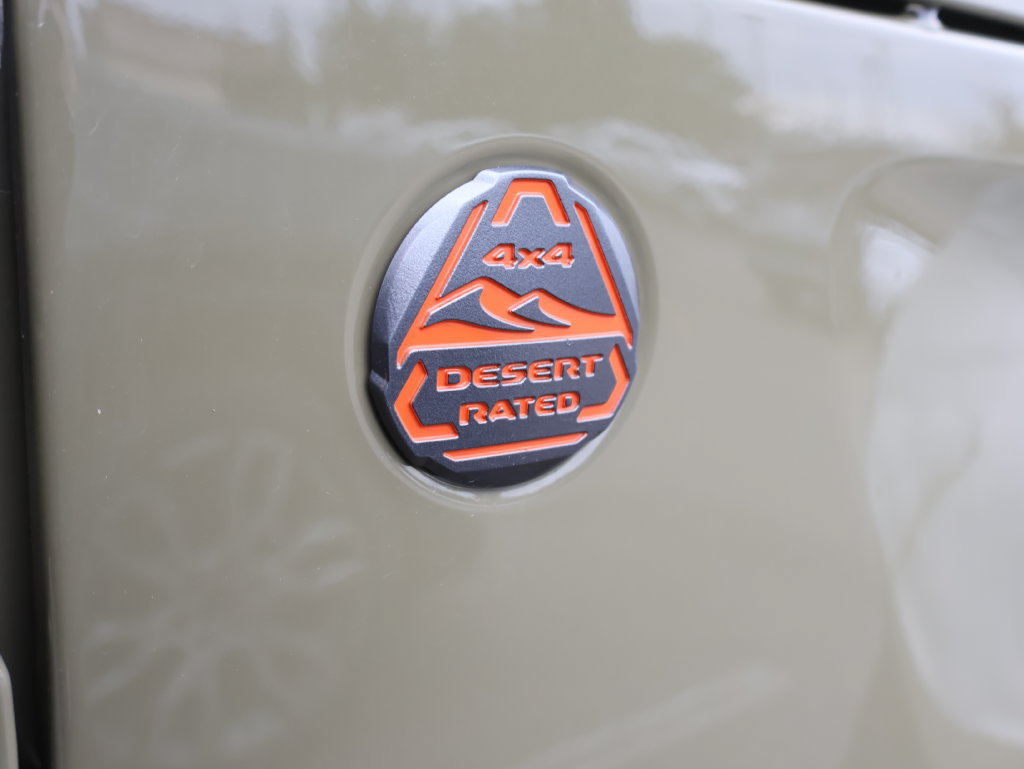 Used 2025 Jeep Gladiator Mojave AWD/4WD image 18
