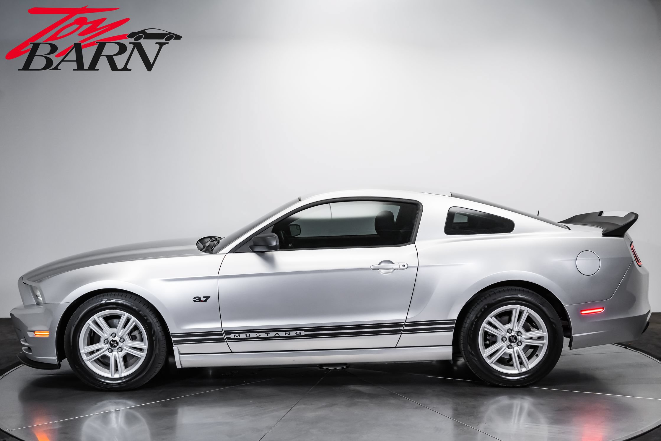 Used 2014 Ford Mustang Coupe RWD image 2