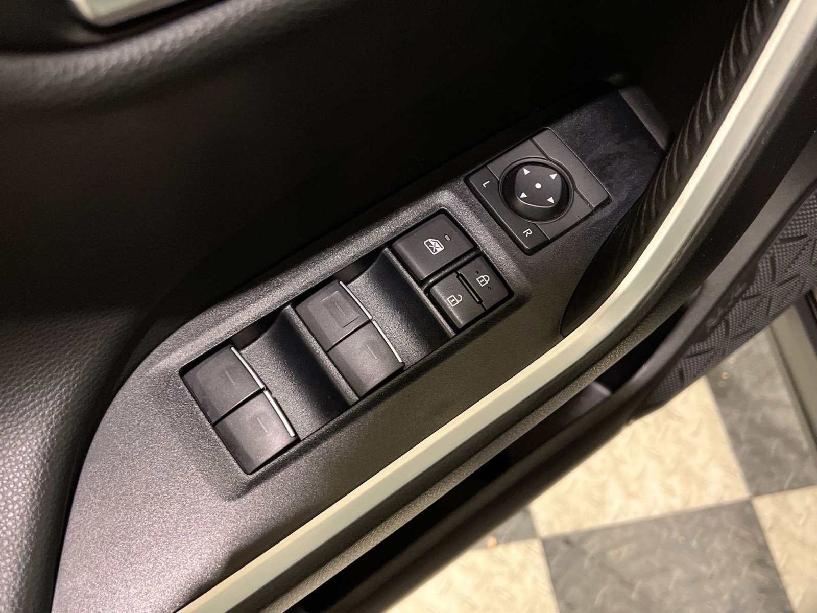 Used 2022 Toyota RAV4 Adventure image 29