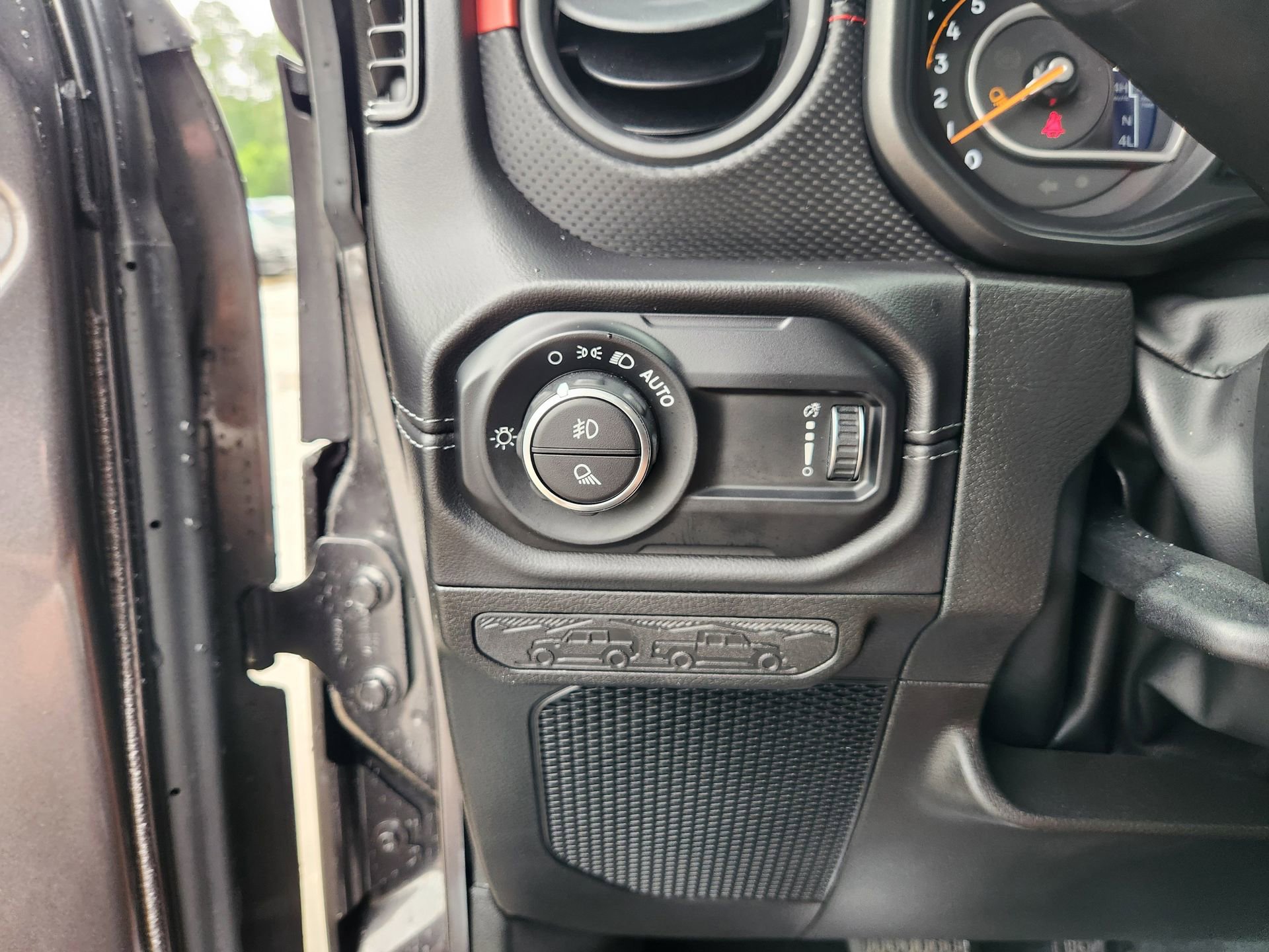 Used 2024 Jeep Gladiator Rubicon AWD/4WD image 23