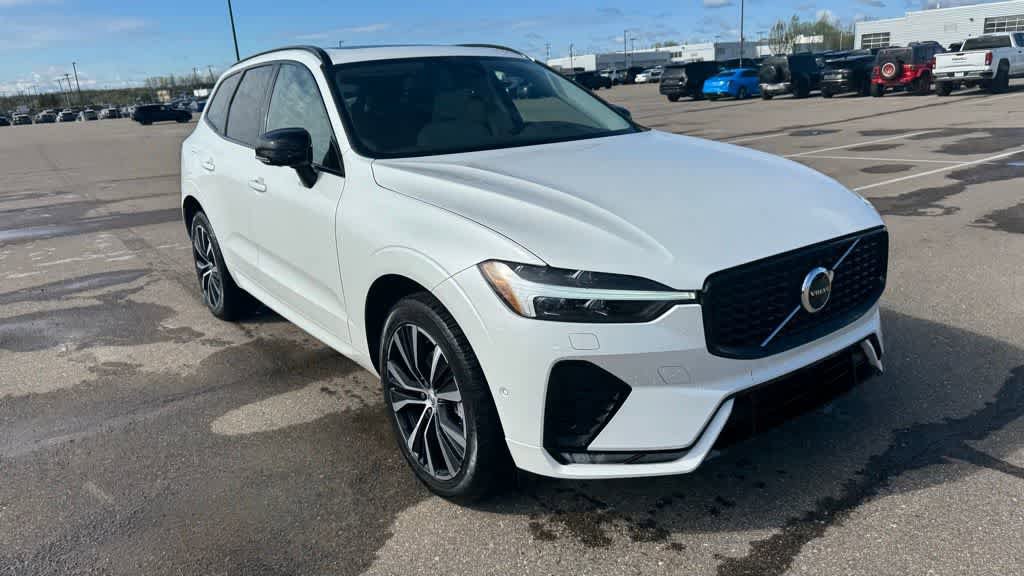 Used 2023 Volvo XC60 B5 Plus w/ Climate Package AWD/4WD image 3